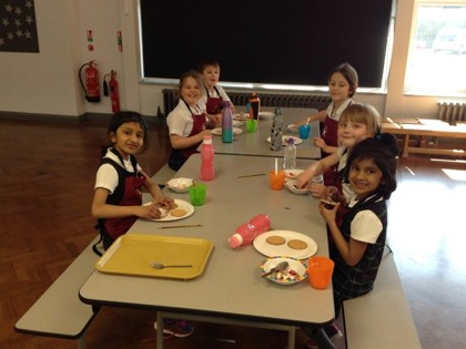Key Worker children from the VIAT Primaries enjoyed decorating and eating biscuits today.