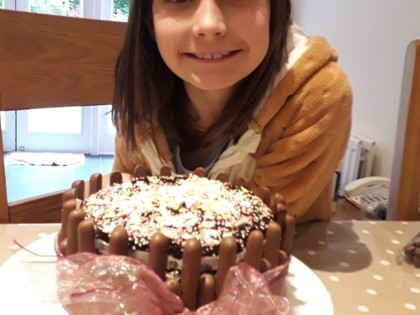 Today is Anna's birthday. Yesterday Anna helped mum make her own birthday cake.