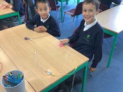 Year 4 Newton, Term 1: Science – Making electrical circuits